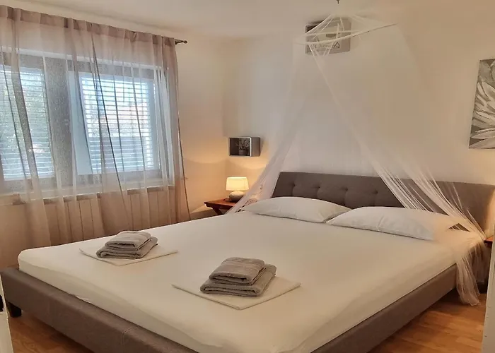 5237-1 Апартаменты Привлака